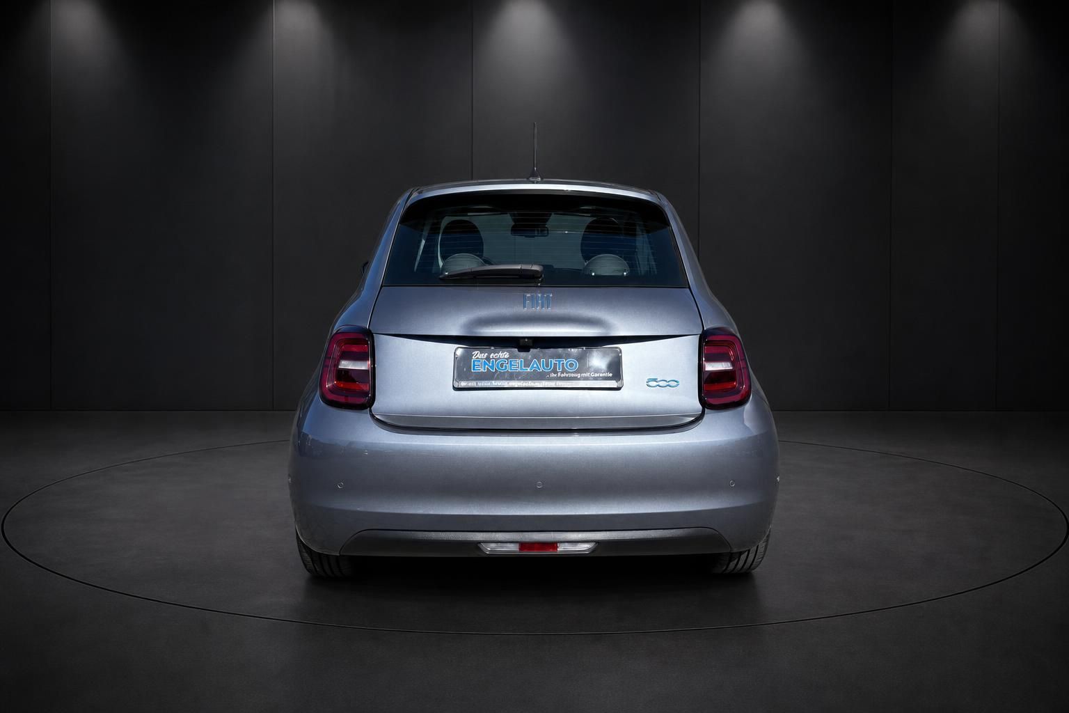 Fiat 500 elektrisch Heckansicht in Blaugrau metallic