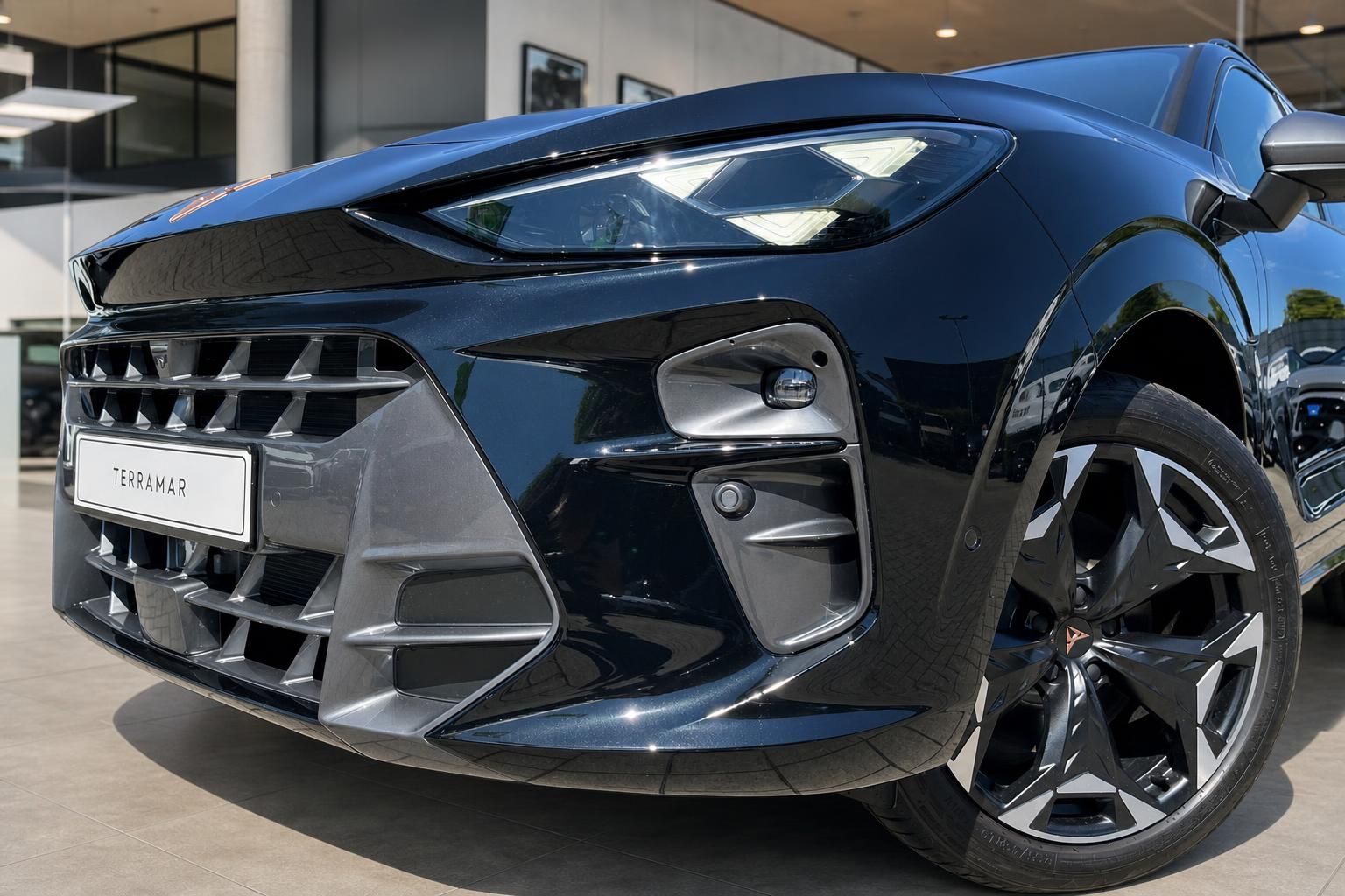 Cupra Terramar Frontdetail mit Scheinwerfer und Felge