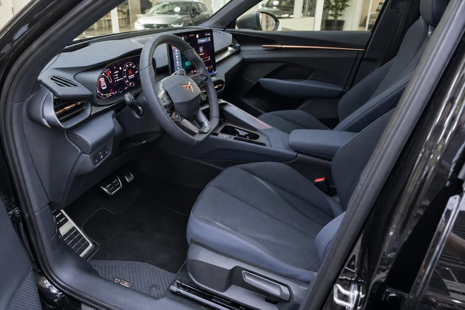 Cupra Terramar Cockpit mit Sportsitzen und Lenkrad