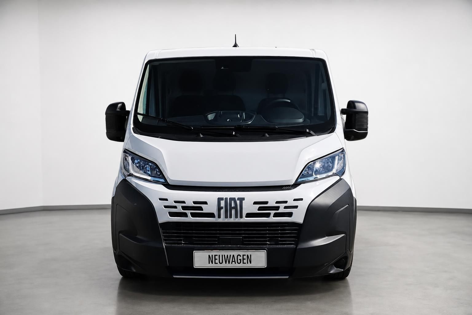 Fiat Ducato Neuwagen weiß Frontansicht Kastenwagen im Studio