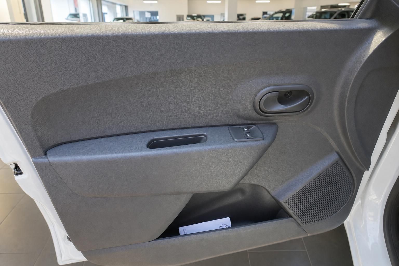 Dacia Türverkleidung innen mit Fensterheberknopf, Türgriff und Ablagefach