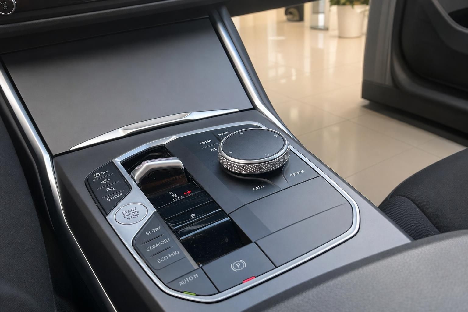 Mittelkonsole BMW mit Fahrmodus-Schaltern und iDrive Controller