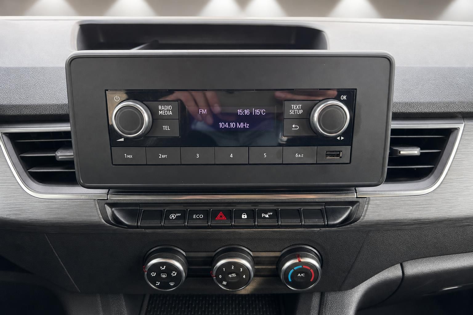 Renault Fahrzeug Infotainment-System mit Radio und Klimaanlage Bedieneinheit