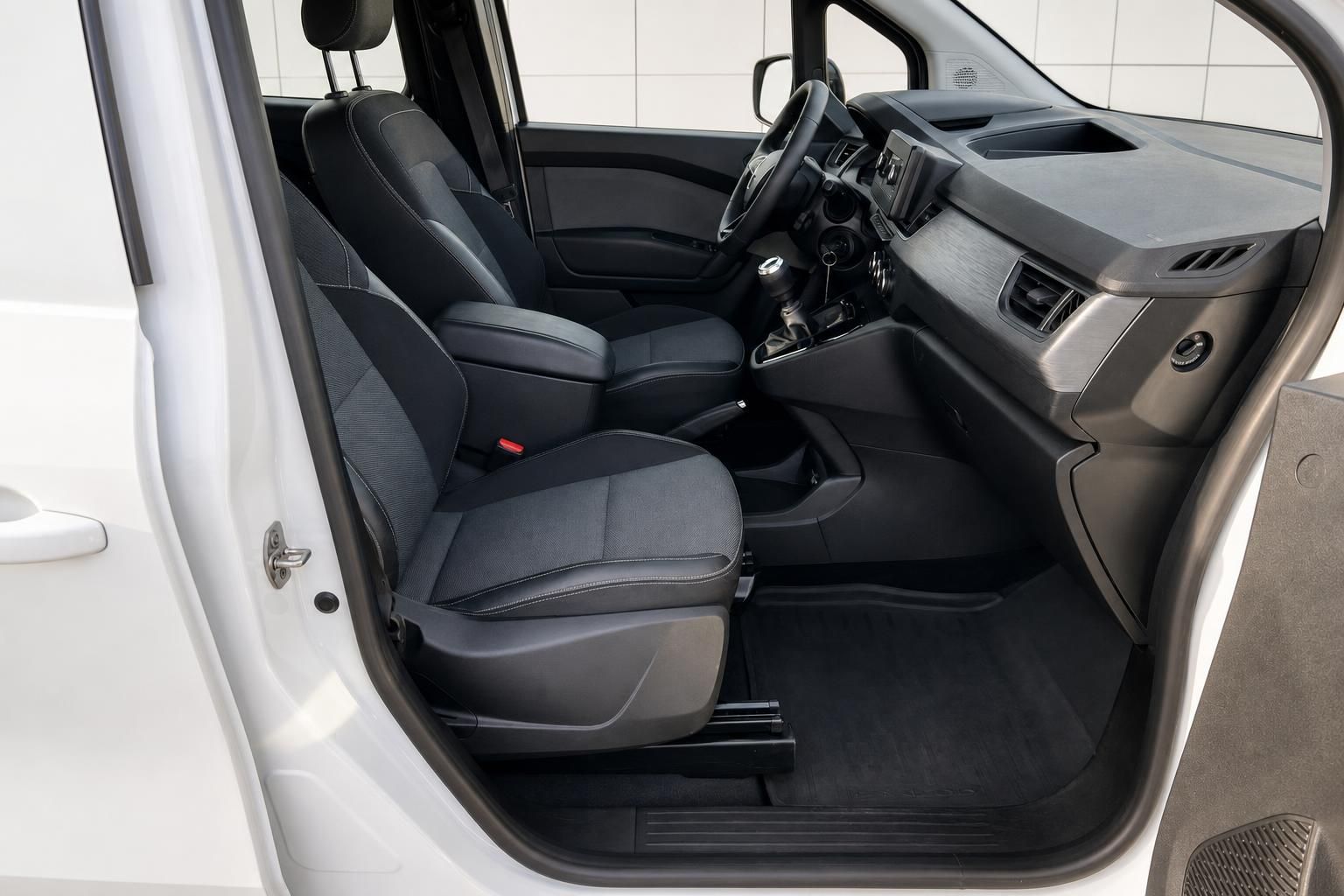 Renault Fahrzeug Innenansicht Beifahrerseite mit Sitzen und Dashboard
