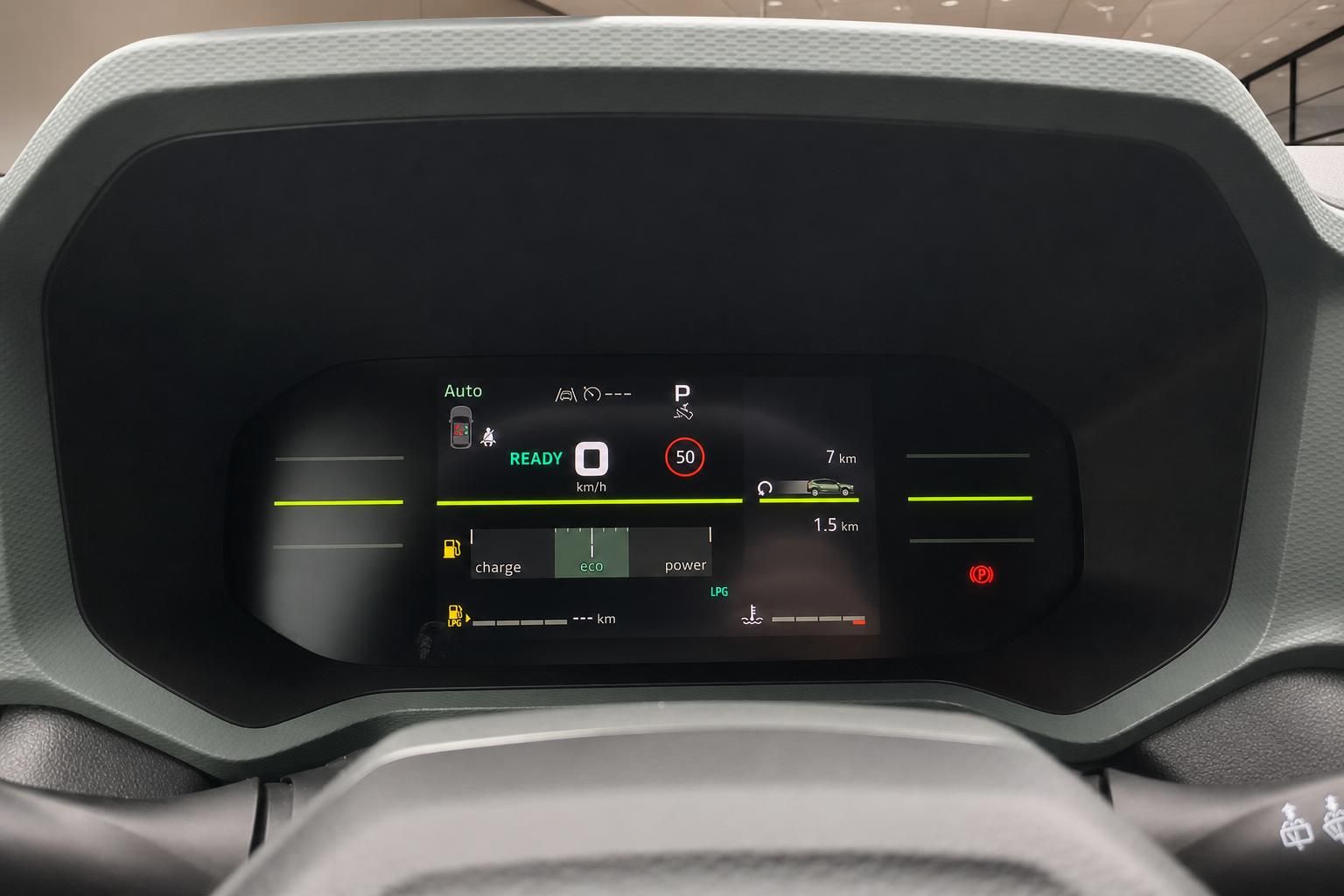 Digitales Kombiinstrument mit Anzeigen im Fahrzeug-Cockpit