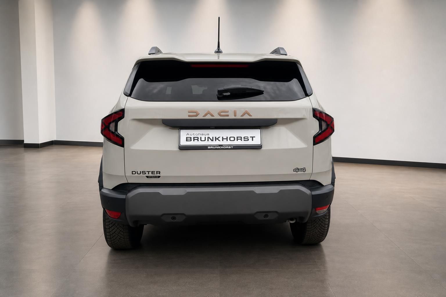 Dacia Duster Hybrid 4x4 Heckansicht in Beige beim Autohaus Brunkhorst