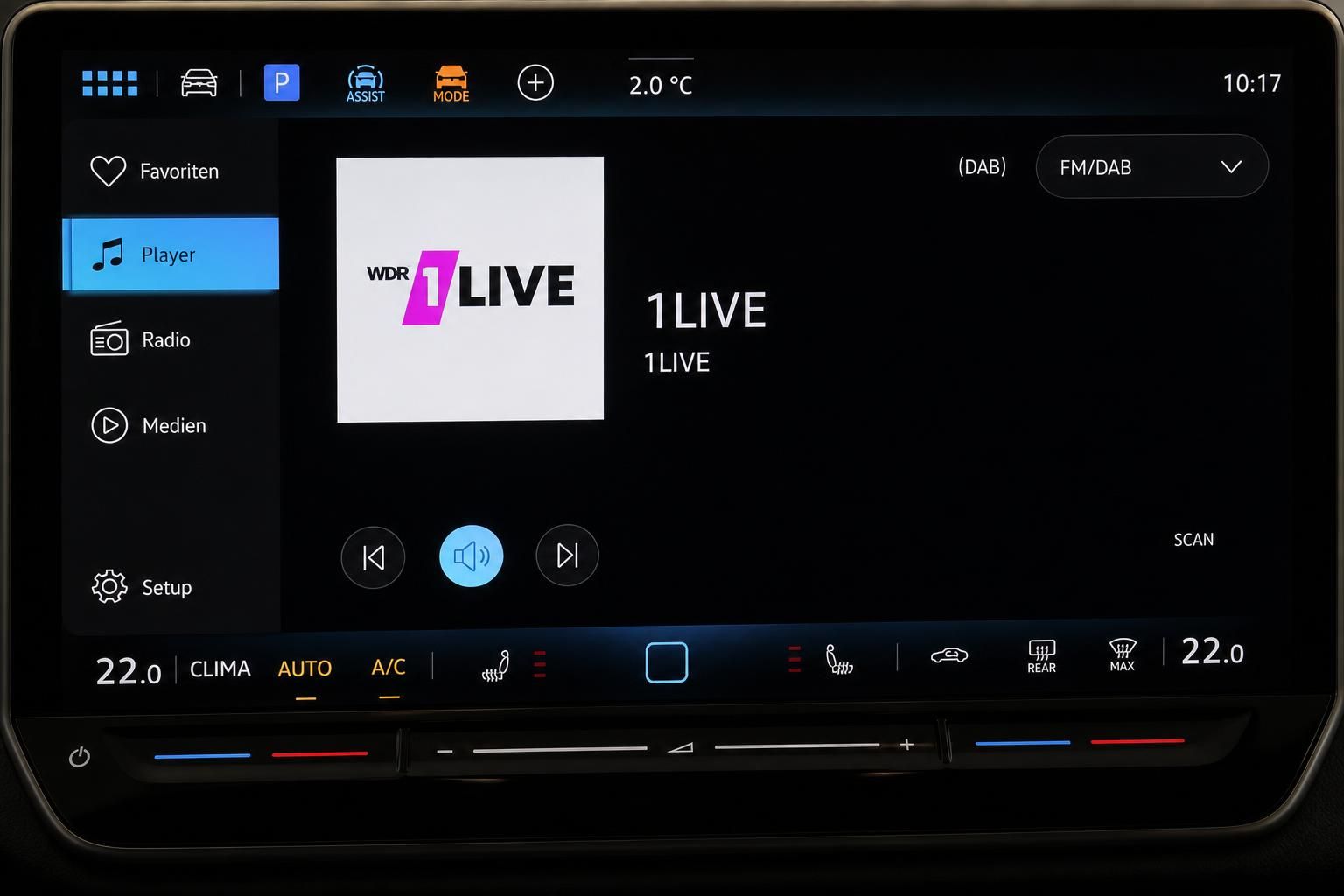 Infotainment-Display VW mit Radiosender 1LIVE