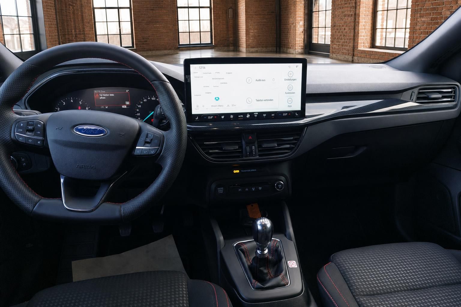 Ford Focus Armaturenbrett mit SYNC-Touchscreen, Lenkrad und Schaltknauf – Innenraum