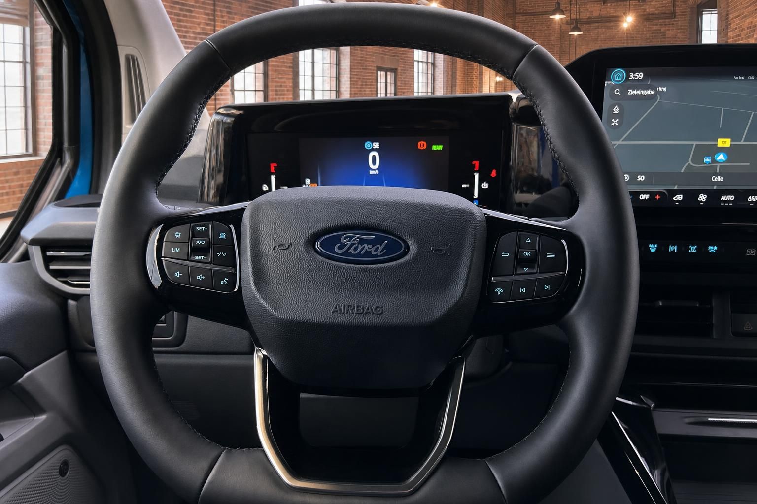 Ford Transit Lenkrad Nahaufnahme mit Bedienelementen und Display