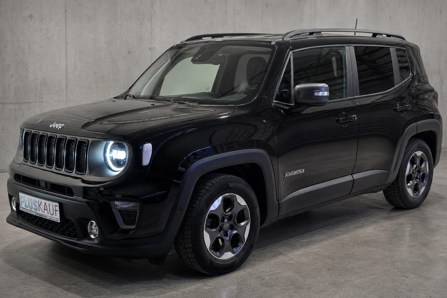 Jeep Renegade schwarz Frontansicht Seitenansicht Studio