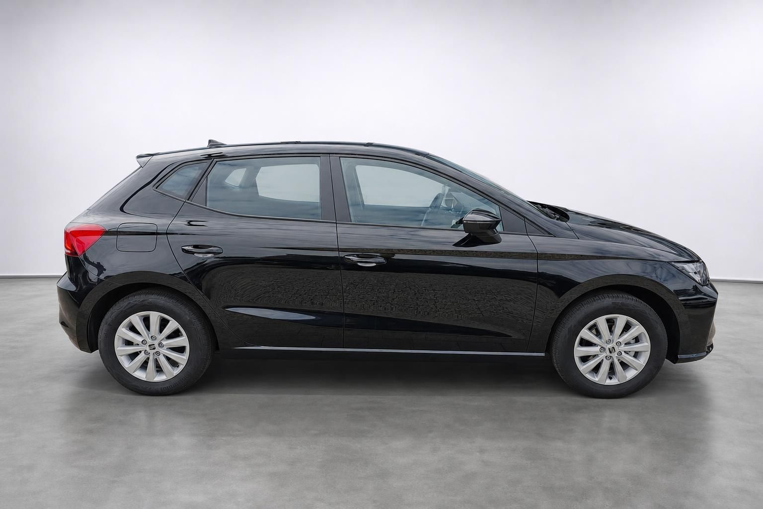 Seat Ibiza schwarz Seitenansicht Profil im Studio