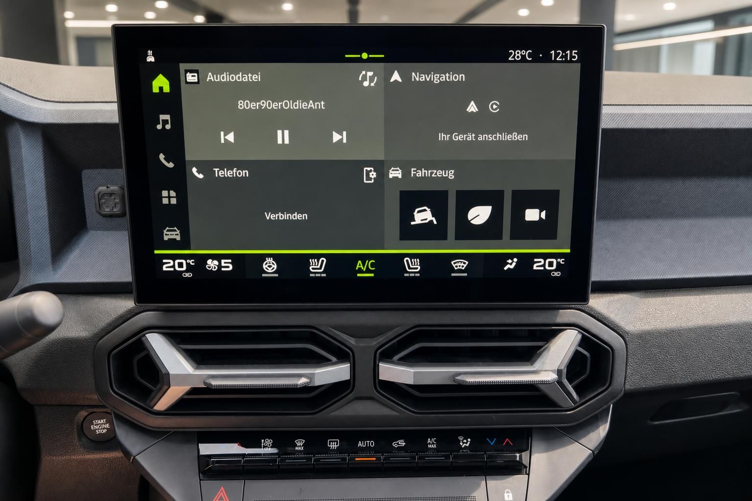 Infotainment Touchscreen Dacia mit Navigation, Klimaanzeige und Menüfunktionen