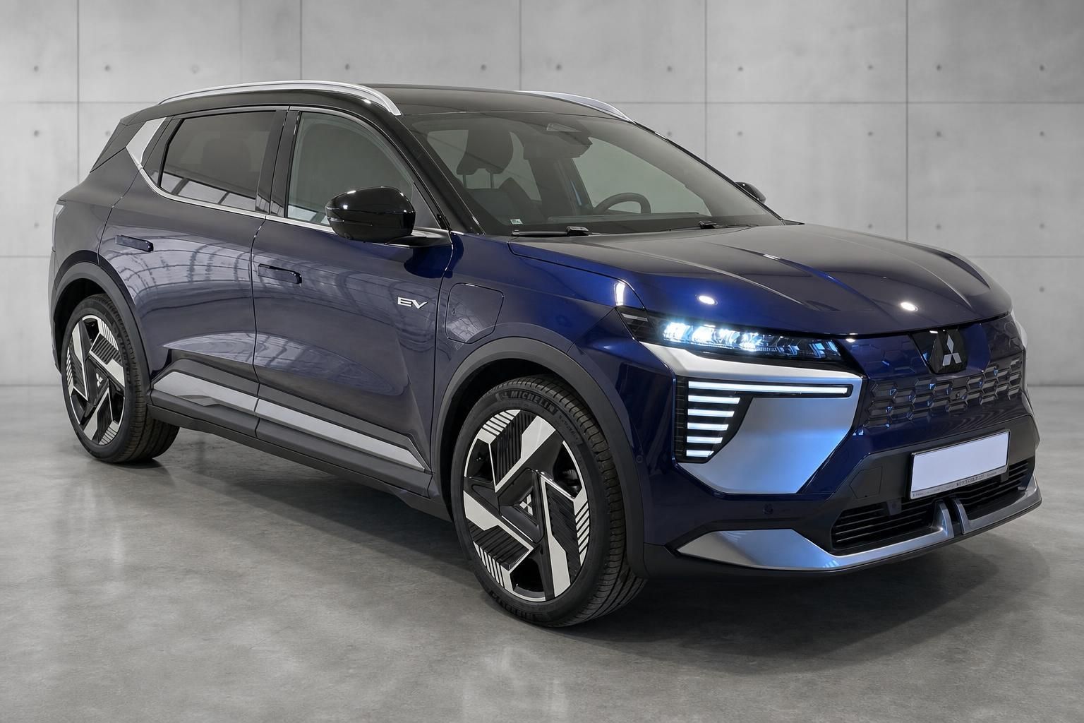 Mitsubishi Eclipse Cross EV blau, Frontansicht mit LED-Scheinwerfern