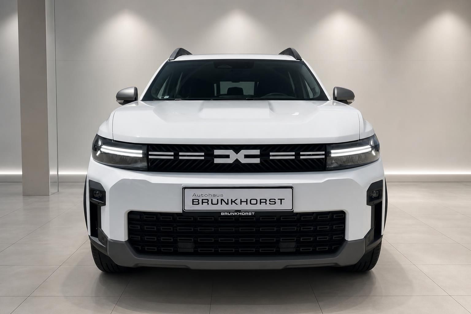 Dacia Bigster weiß, Frontalansicht mit LED-Scheinwerfern