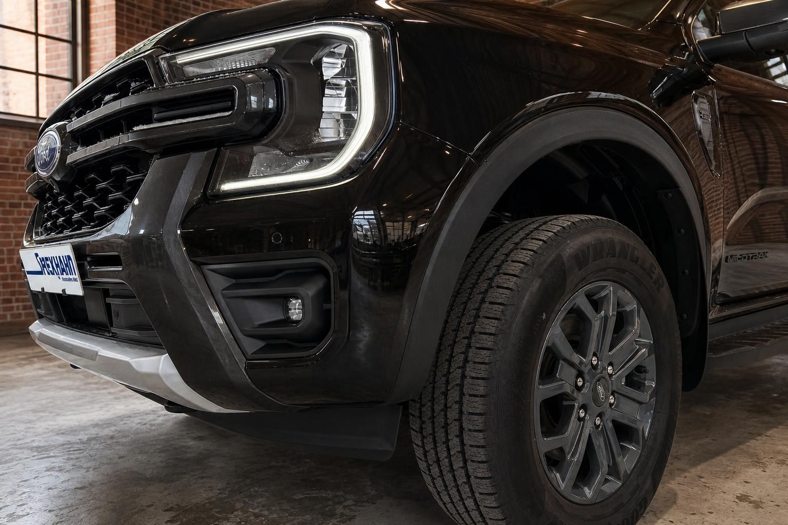 Ford Ranger Wildtrak Detailansicht Scheinwerfer und Felge