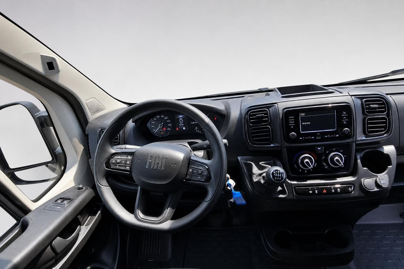 Fiat Transporter Cockpit mit Lenkrad und Multimedia-Display