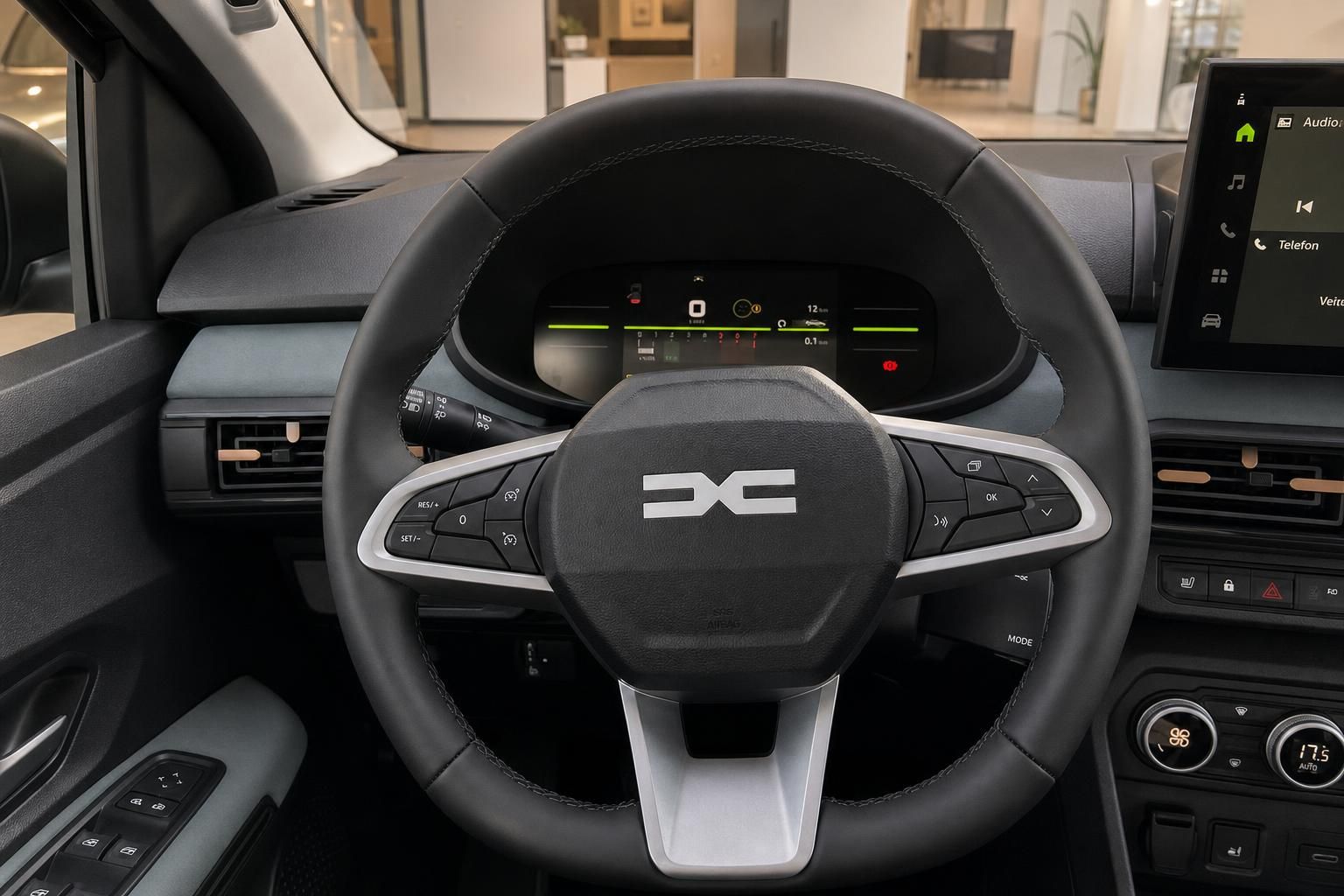 Lenkrad mit Dacia-Logo und Multifunktionstasten im Cockpit