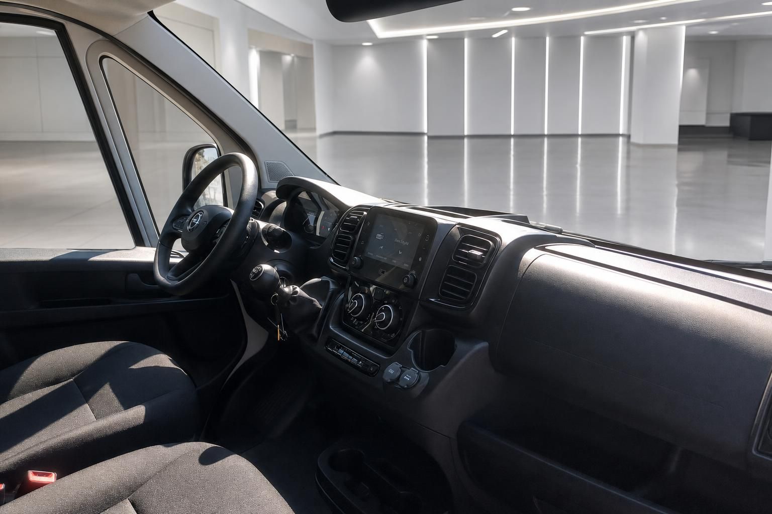 Opel Movano Innenraum Cockpit und Armaturenbrett Ansicht