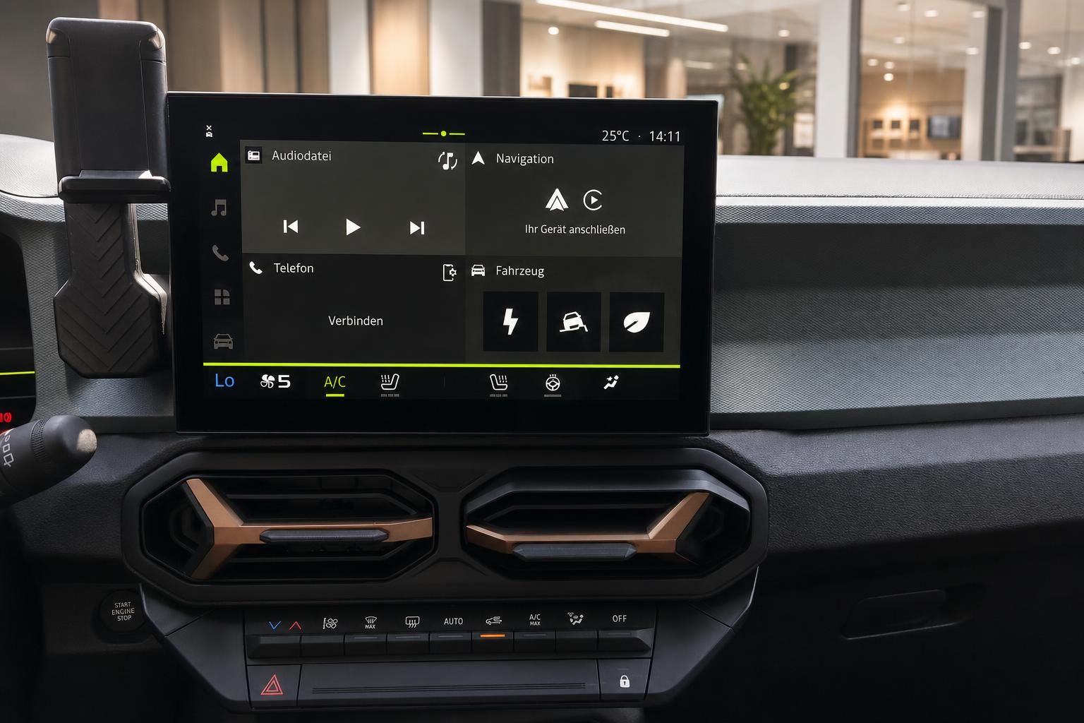 Infotainment-Bildschirm und Lüftungsdüsen im Dacia Innenraum