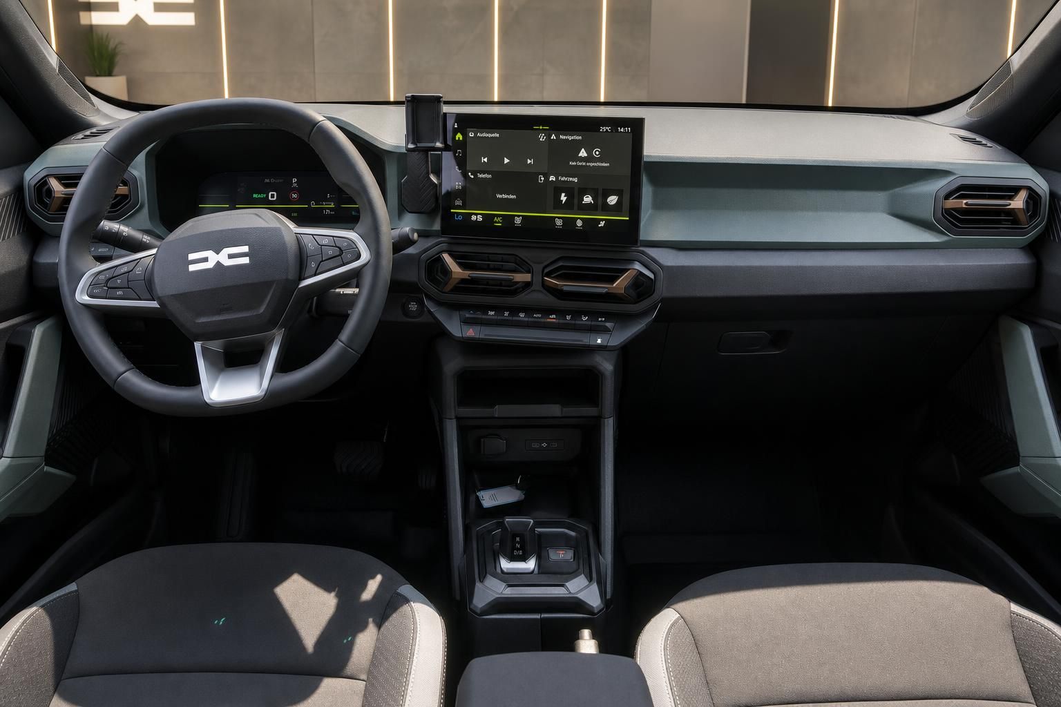 Dacia Duster Hybrid Cockpit mit Lenkrad und Touchscreen Infotainment