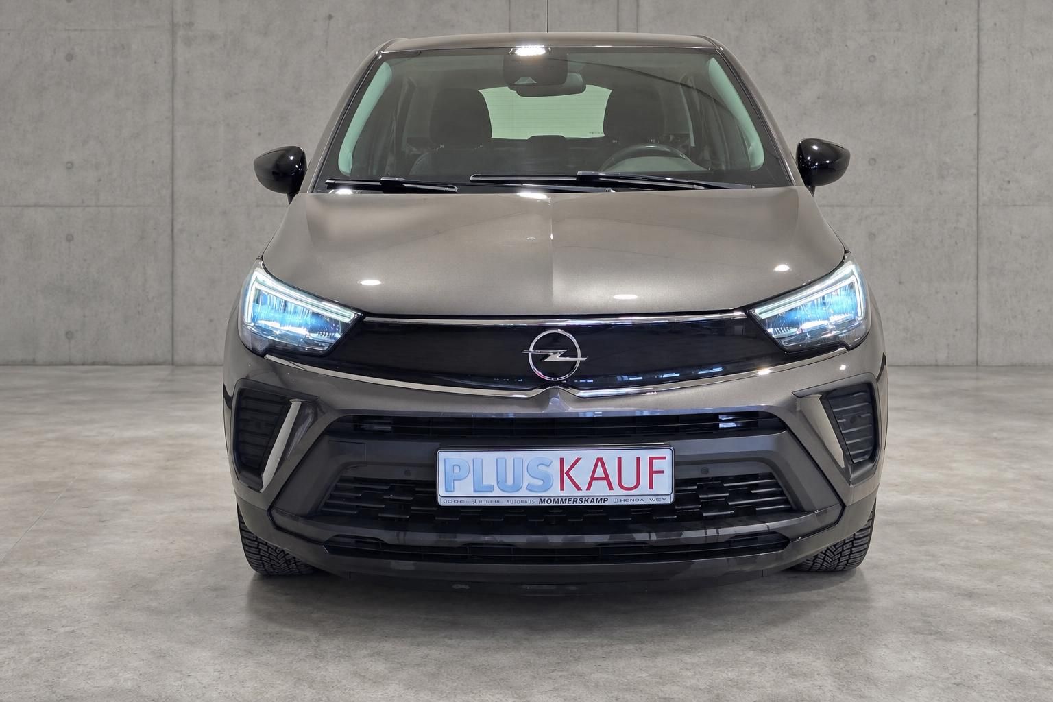 Opel Crossland Frontansicht in Braun mit LED-Scheinwerfern