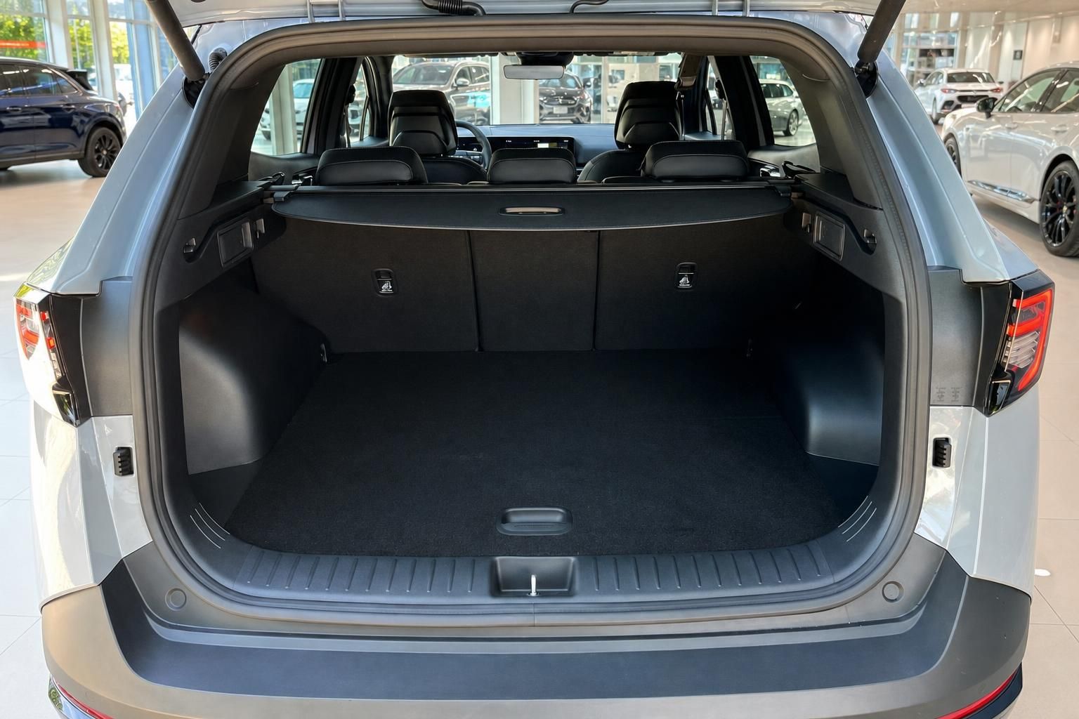 Kia Sportage Kofferraum mit geöffneter Heckklappe, viel Stauraum