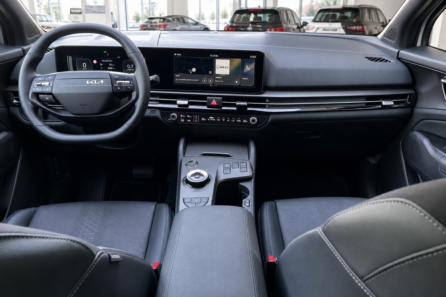 Kia Sportage Cockpit mit Lenkrad und digitalem Display von hinten
