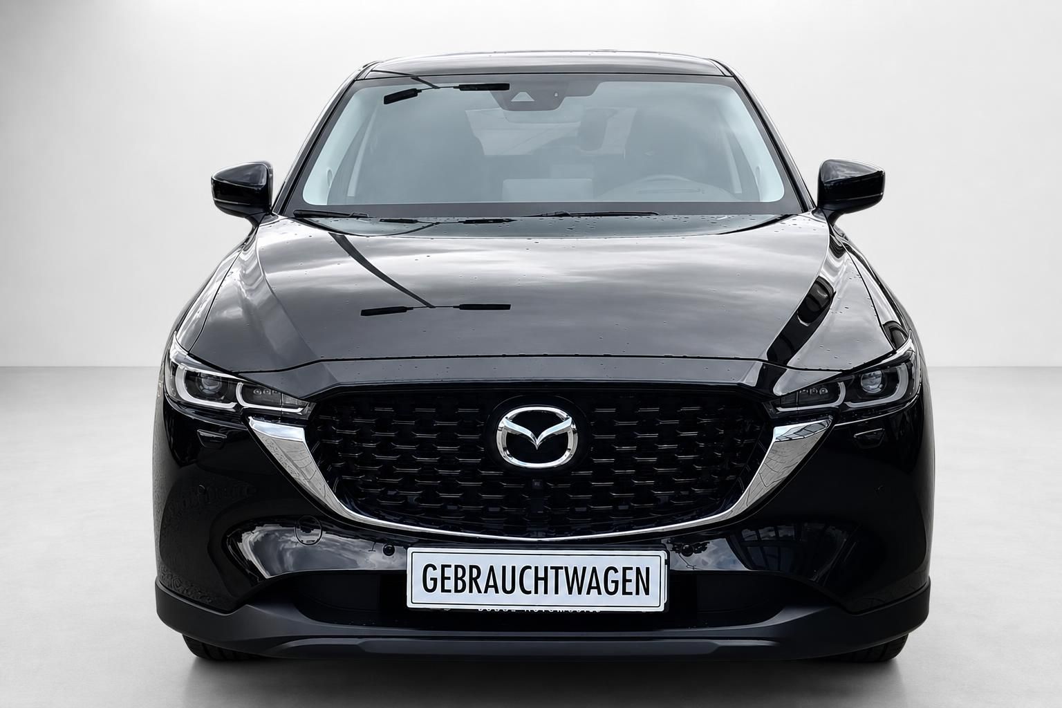 Mazda CX-5 schwarz Frontansicht mit Kühlergrill und Logo
