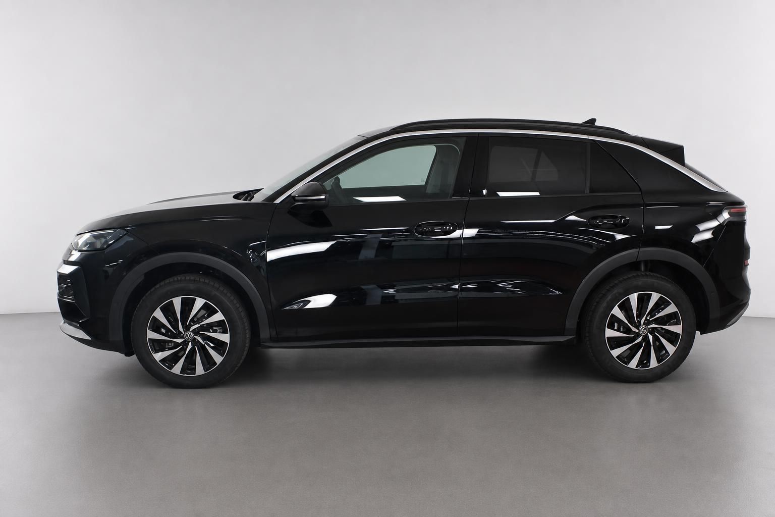 VW SUV schwarz Seitenansicht Studioaufnahme