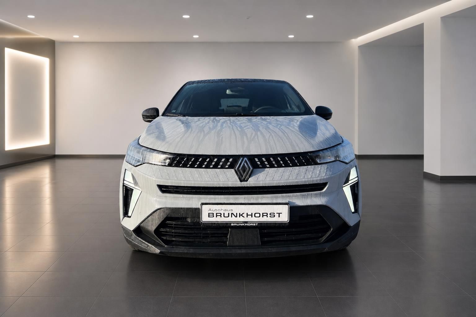 Renault Captur Frontansicht in Silber - LED-Scheinwerfer und charakteristisches Renault Design