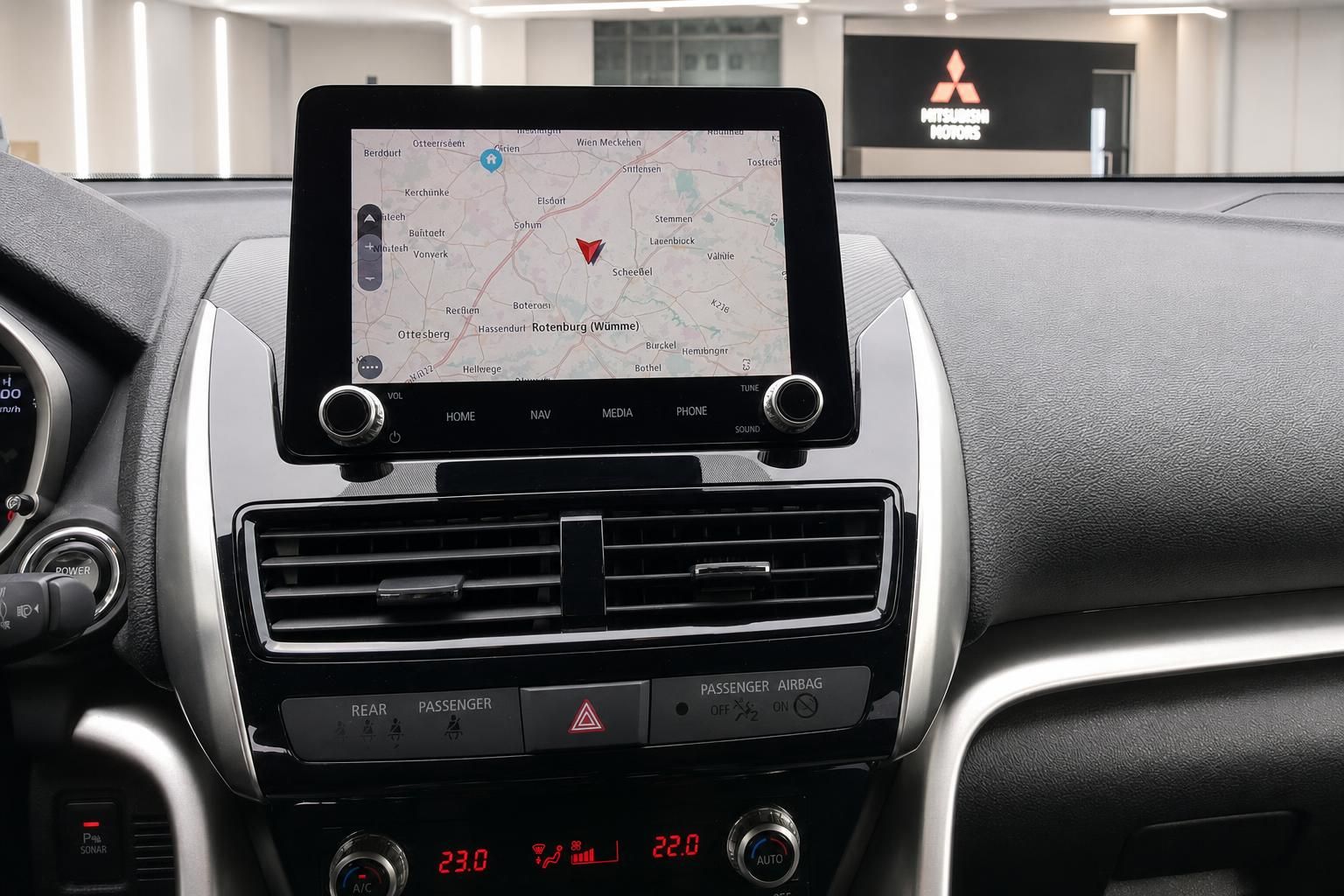 Mitsubishi Infotainment Touchscreen mit Navigationskarte