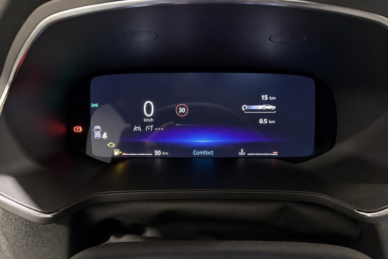 Digitales Kombiinstrument mit Tachoanzeige im Mitsubishi