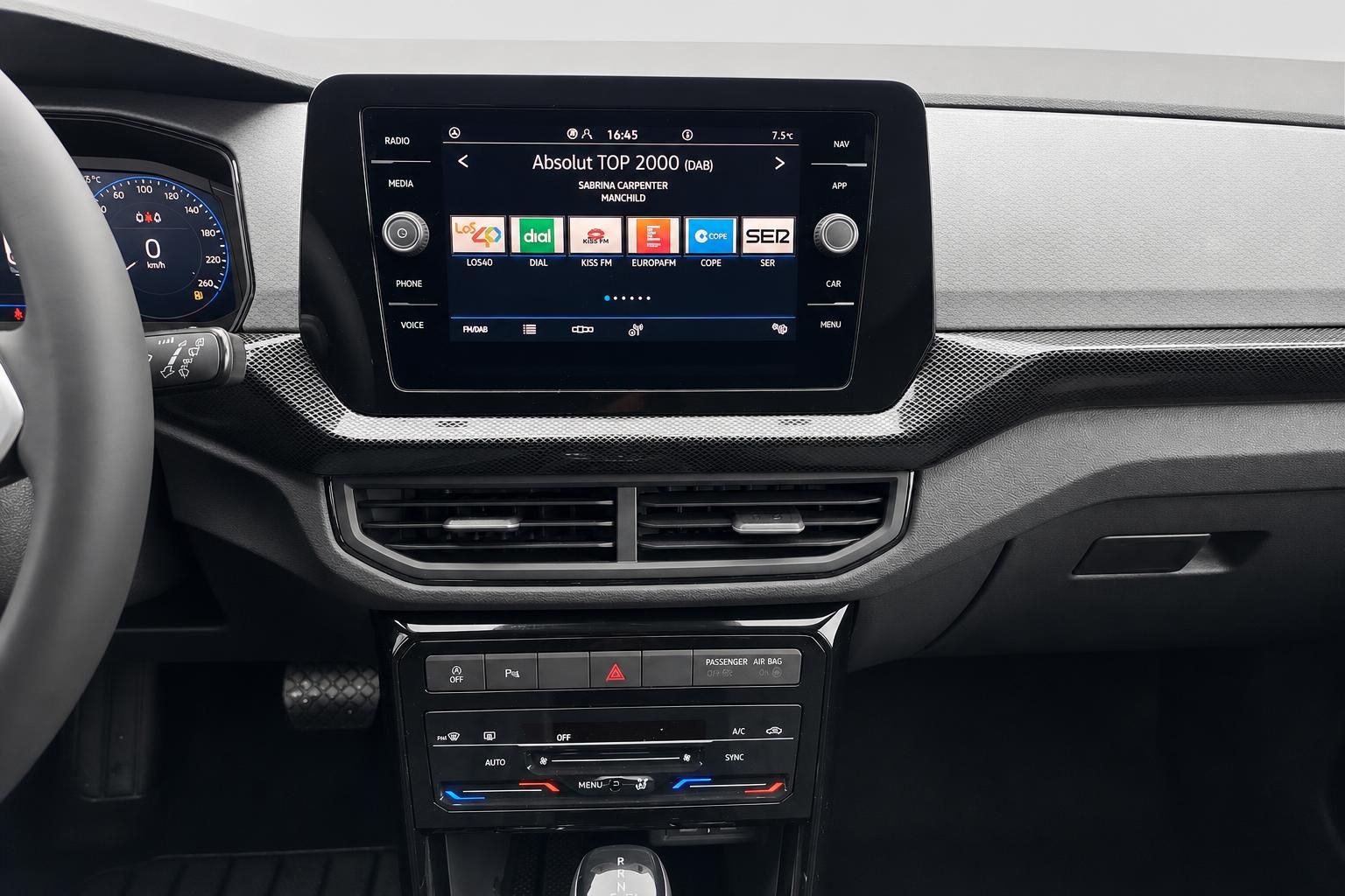 VW Mittelkonsole mit Touchscreen, Klimabedienung und Schalthebel