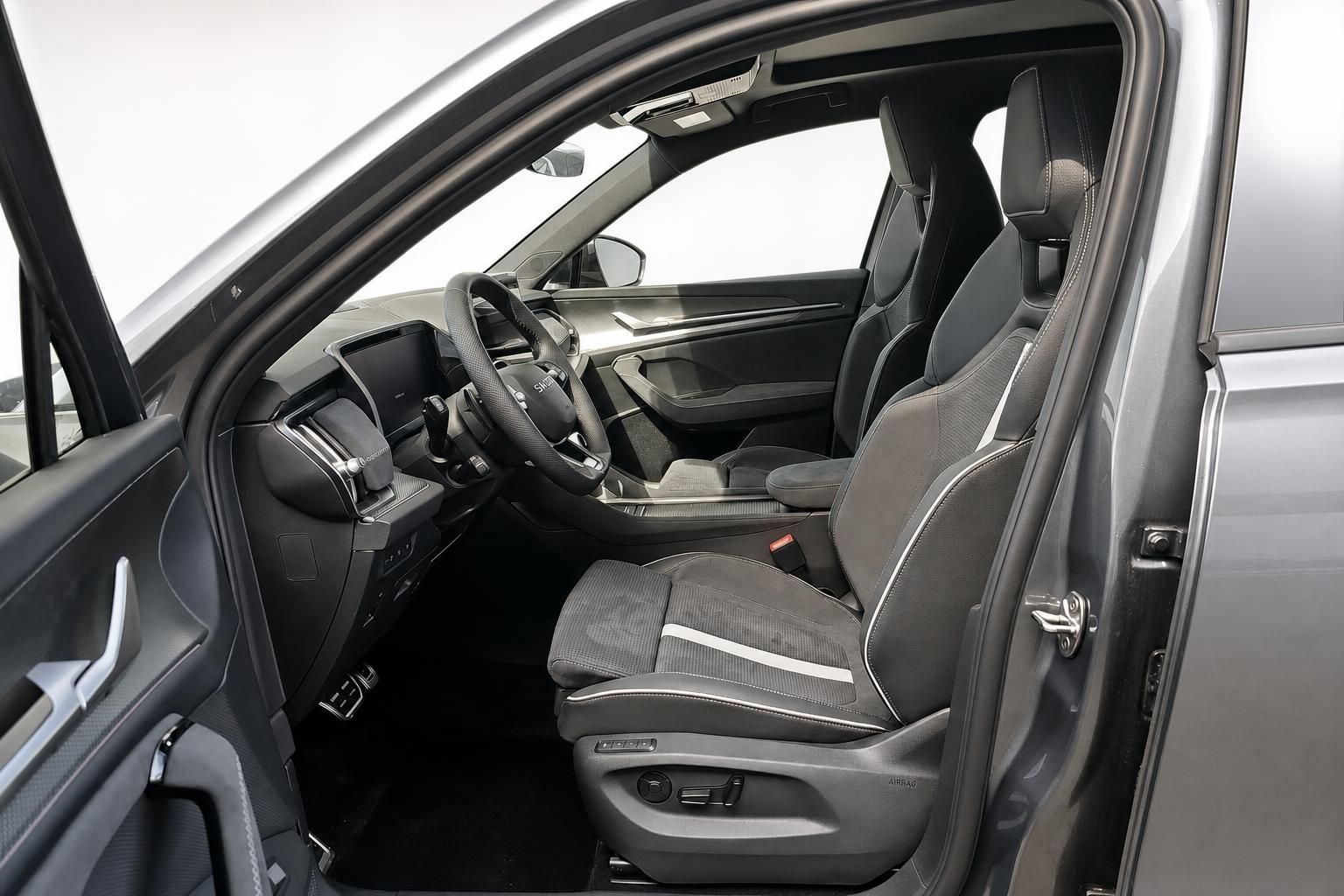 Skoda Kodiaq Innenraum Fahrersitz und Armaturenbrett Detailansicht