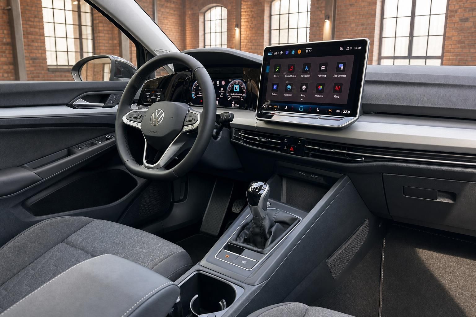 VW Innenraum Cockpit mit Lenkrad und Infotainment-Touchscreen