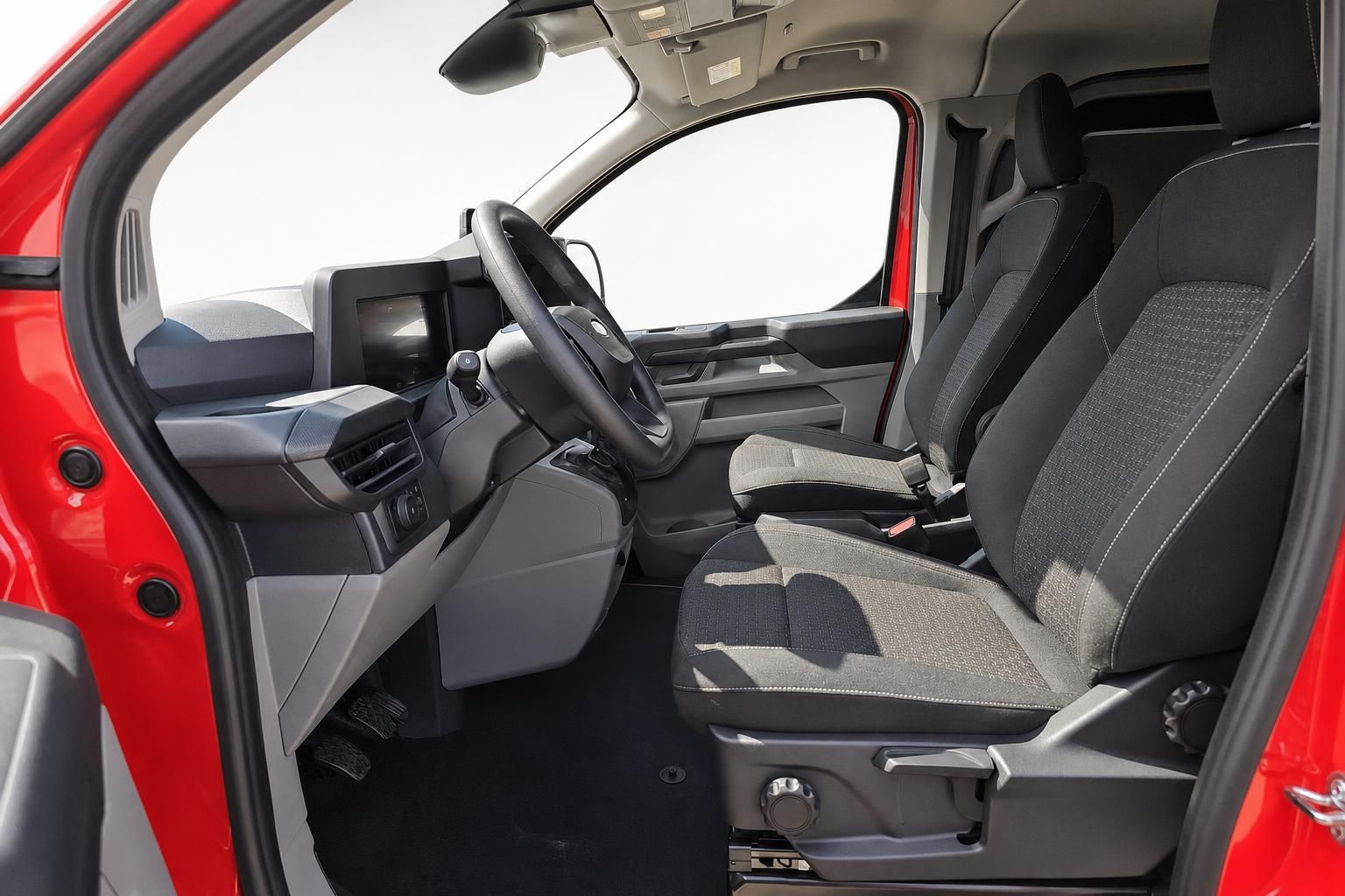 Fahrerraum Ford Transit Custom mit Sitzen und Armaturenbrett