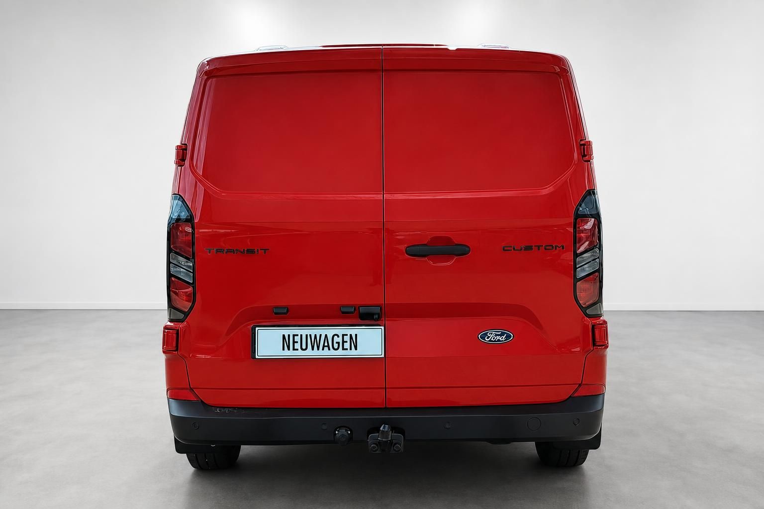 Ford Transit Custom rot Heckansicht mit Anhaengerkupplung