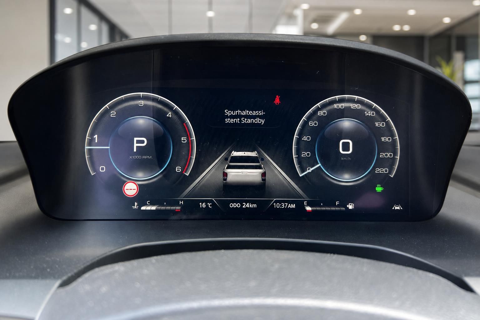 Digitales Kombiinstrument mit Tacho und Drehzahlmesser im Fahrzeug