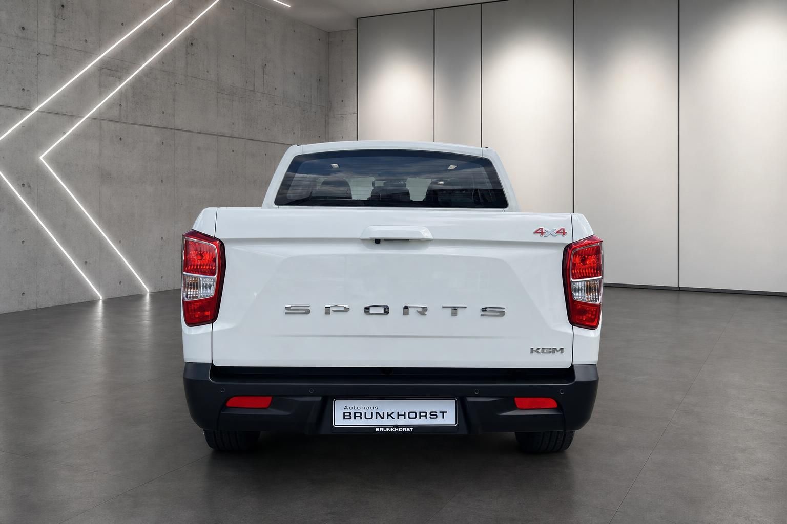 KGM Sports Pickup 4x4 weiß Heckansicht mit Kennzeichen Brunkhorst