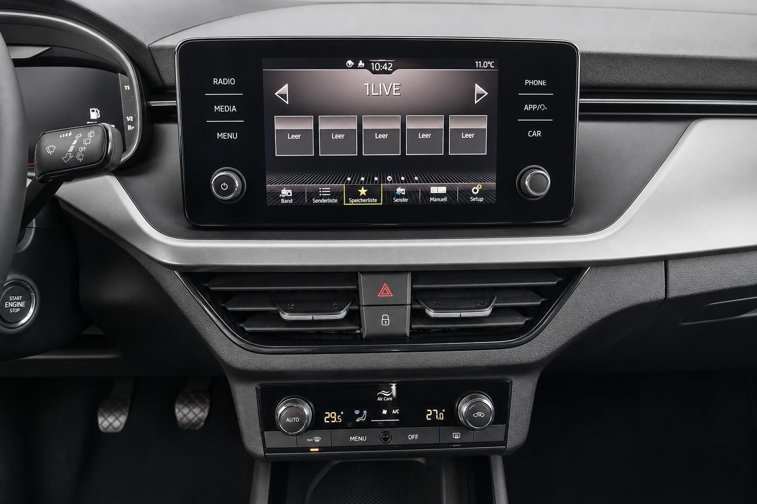 Infotainment Touchscreen und Klimabedienung im Skoda Cockpit