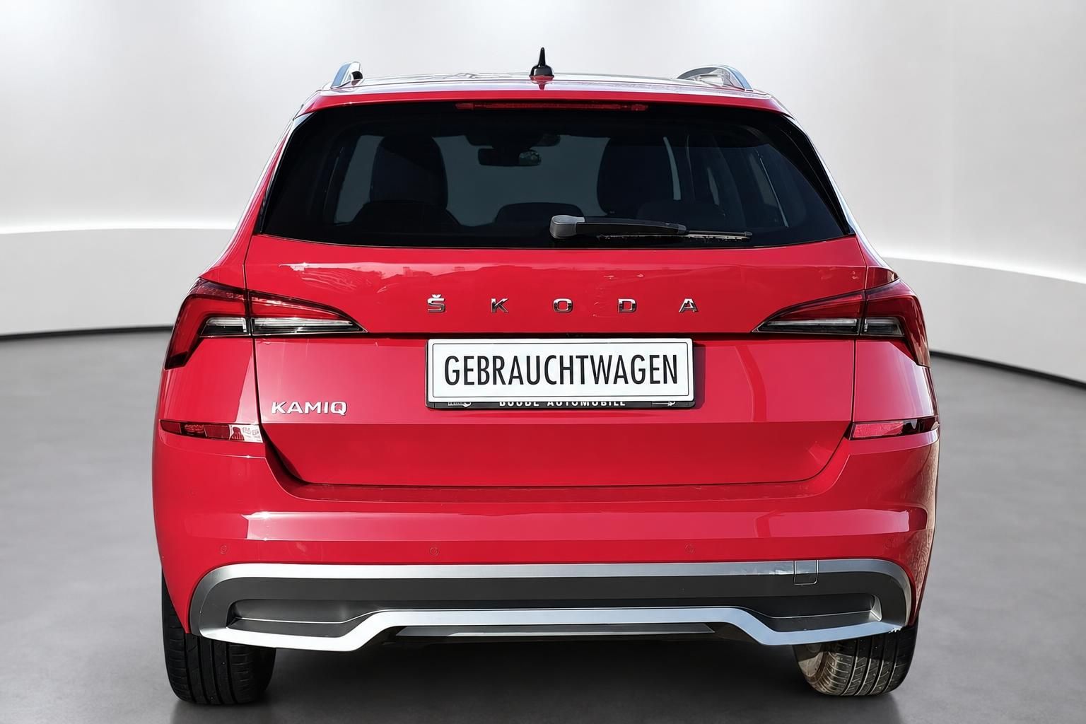 Skoda Kamiq rot Heckansicht Gebrauchtwagen Studio