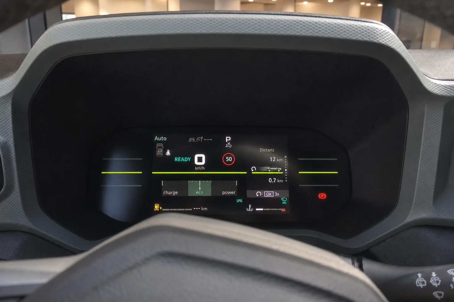 Dacia Duster digitales Kombiinstrument mit Tempolimit und Fahrmodusanzeige