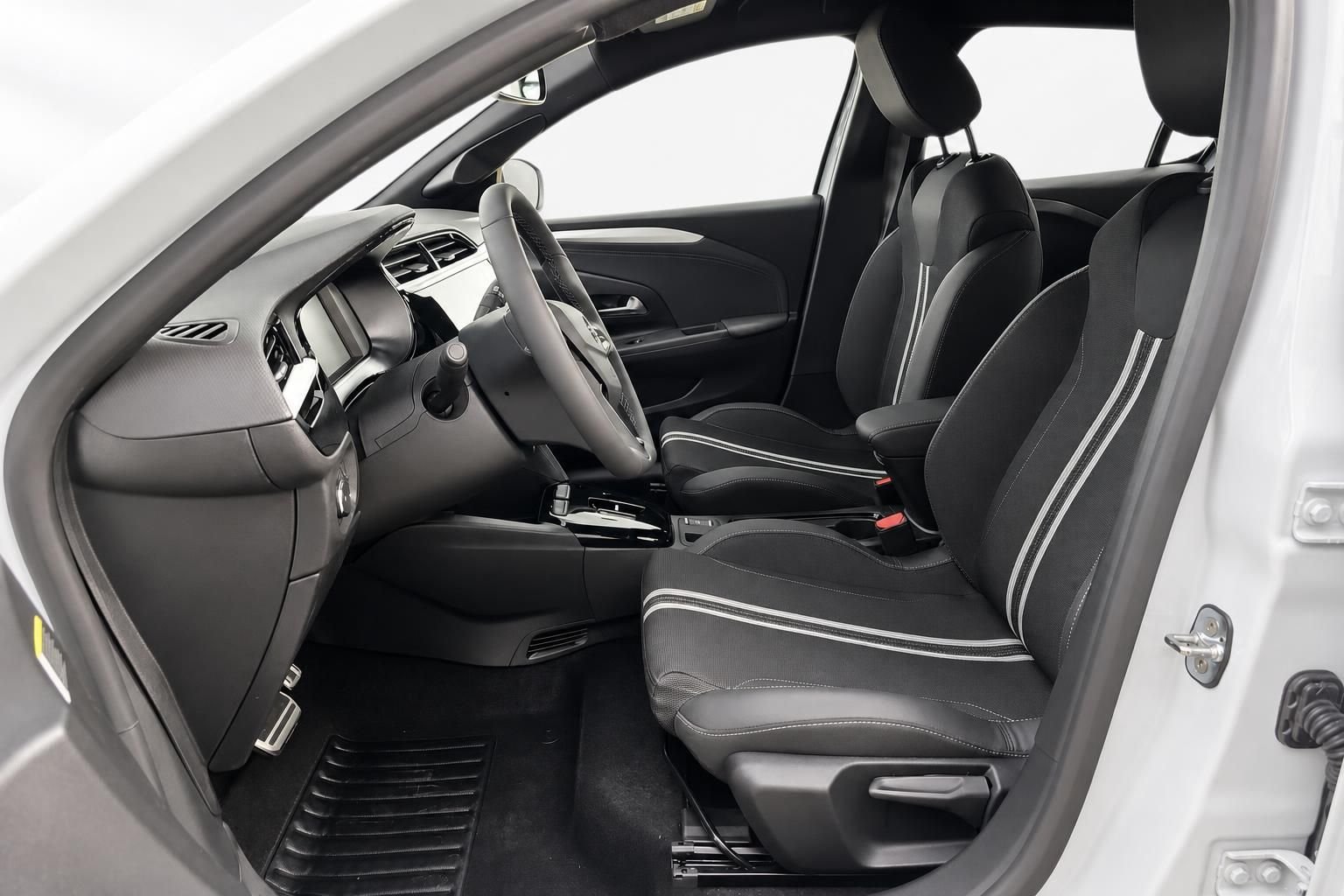 Opel Corsa Innenraum Fahrersitz und Armaturenbrett