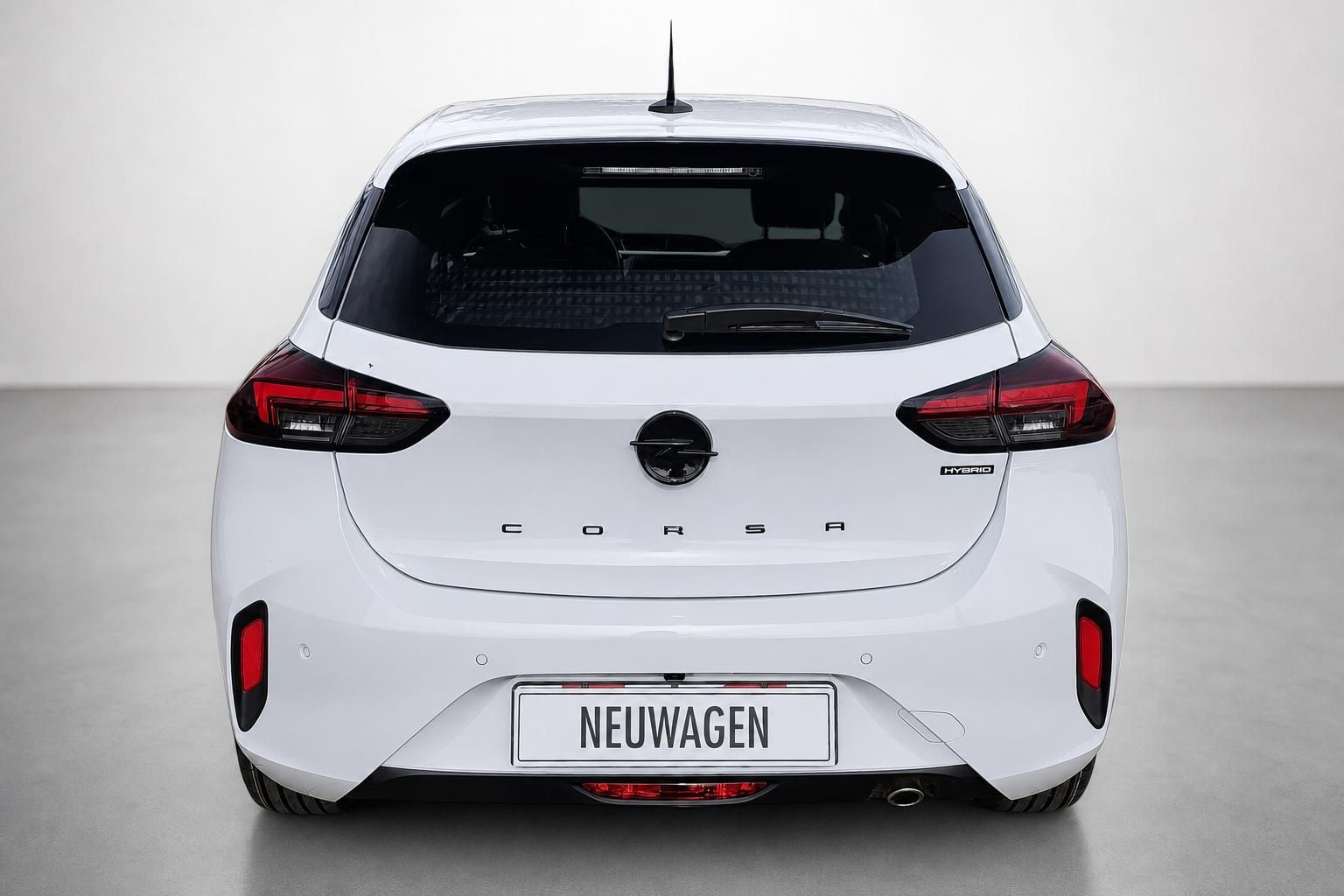 Opel Corsa Hybrid weiß Heckansicht mit Rückleuchten
