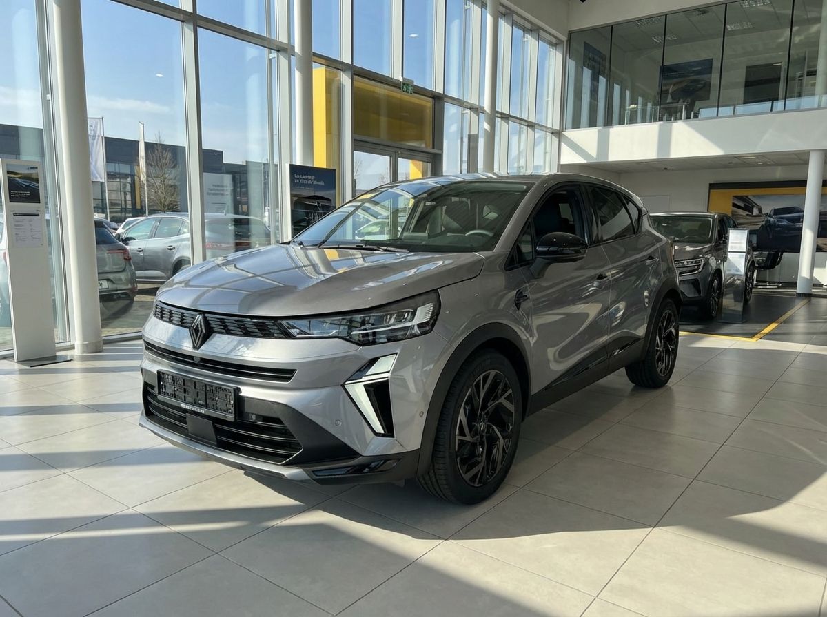 Renault Captur in Silbergrau im Autohaus Showroom – moderner Kompakt-SUV Frontansicht