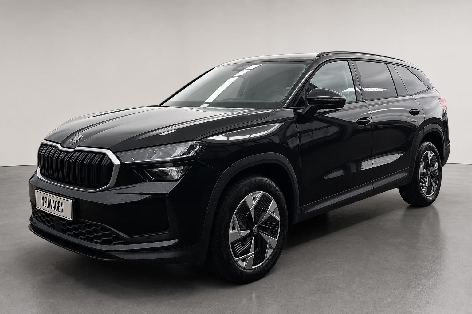 Skoda Kodiaq schwarz Frontansicht Neuwagen im Studio