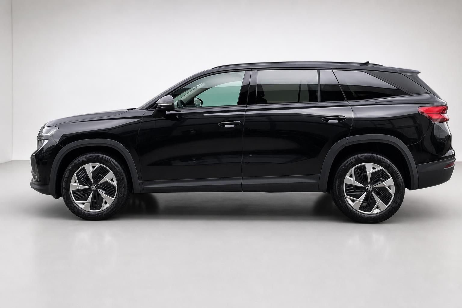 Skoda Kodiaq schwarz SUV Seitenansicht komplett im Profil