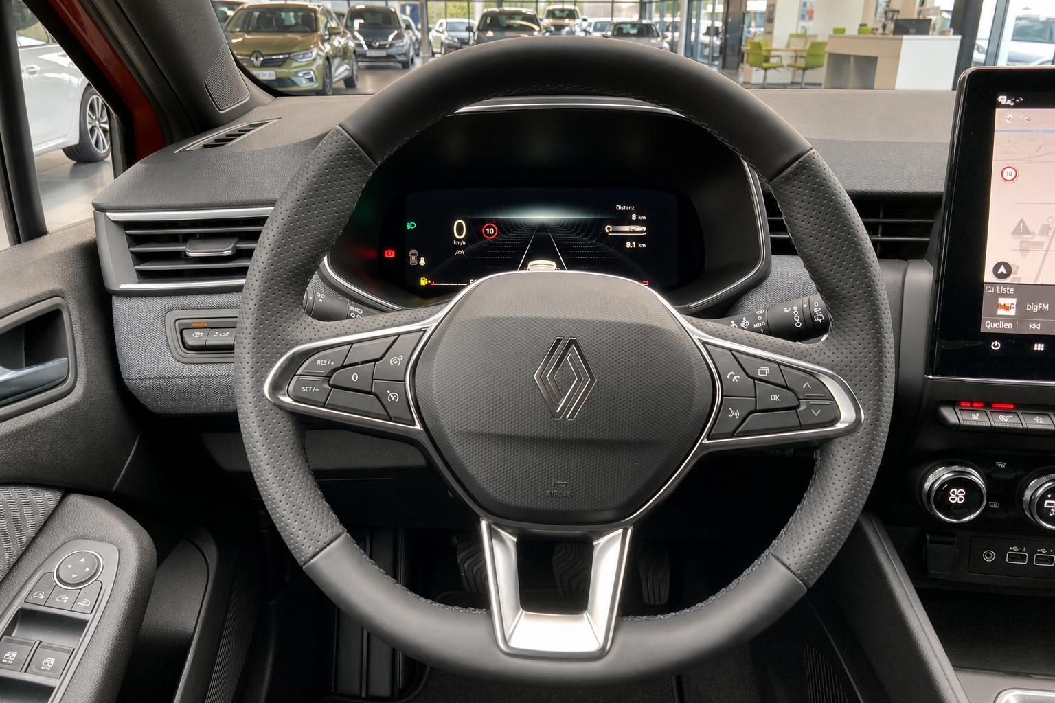 Renault Clio Innenraum – Lenkrad mit Multifunktionstasten und digitales Cockpit