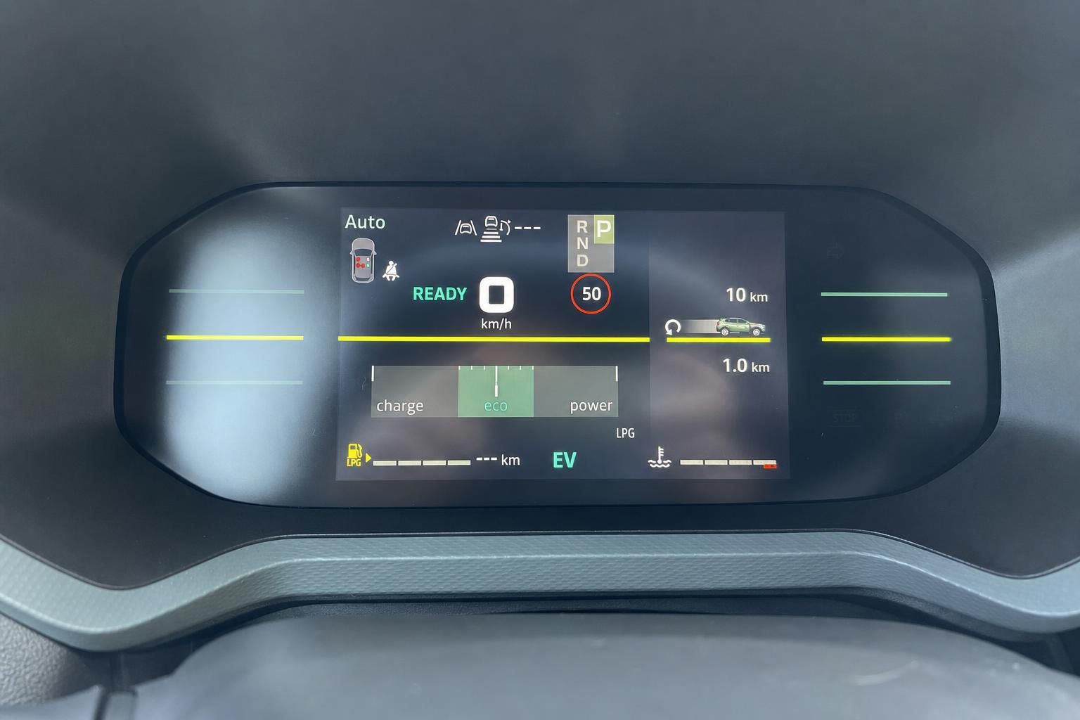Digital Kombiinstrument Hybrid Auto mit Eco-Modus und Reichweitenanzeige - Cockpit