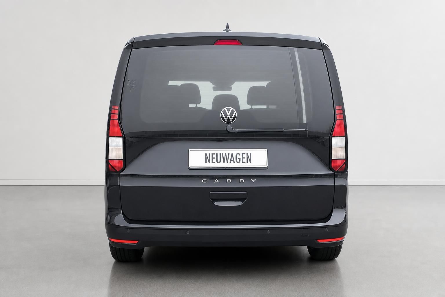VW Caddy schwarz Heckansicht Neuwagen im Studio